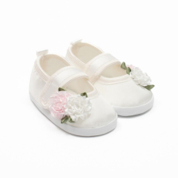 Kojenecké saténové capáčky New Baby Ivory Flowers 0-3 m