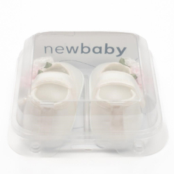 Kojenecké saténové capáčky New Baby Ivory Flowers 0-3 m